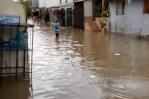Fuerte aguacero causa inundaciones en sectores de Santiago