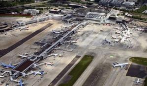 Aeropuerto de Londres cierra por posible sobrevuelo de dron