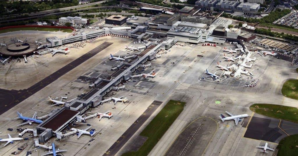 Aeropuerto de Londres cierra por posible sobrevuelo de dron