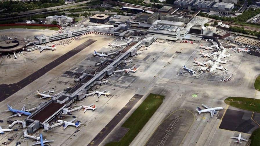 Aeropuerto de Londres cierra por posible sobrevuelo de dron Aeropuerto de Londres cierra por posible sobrevuelo de dron