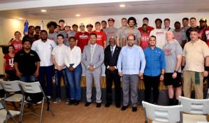 Selección Dominicana de Football Americano recibe entrenamiento de los Indiana Hoosiers