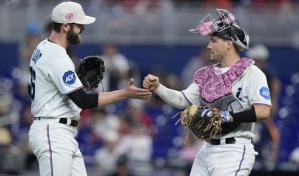 Bryan de la Cruz, de 4-3 con dos dobles y remolca a los Marlins