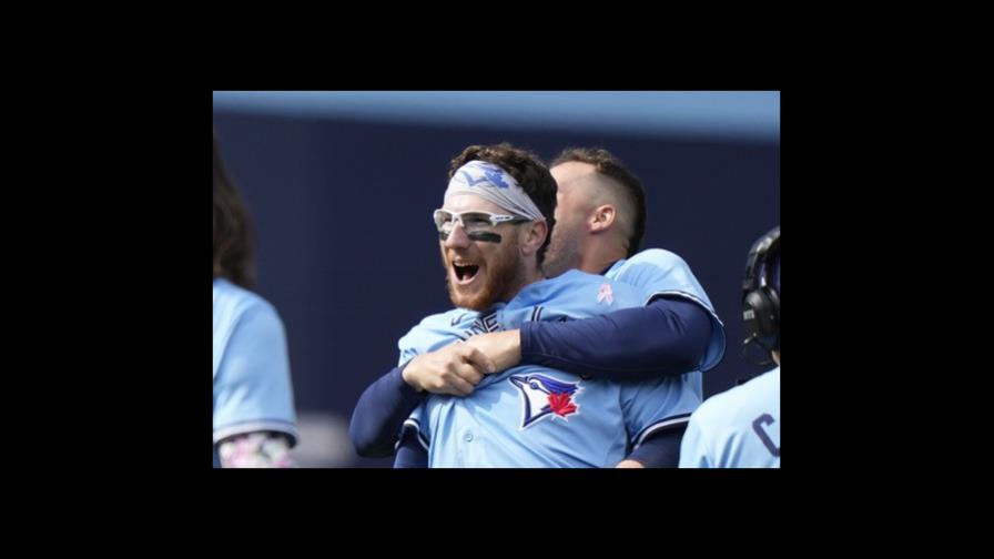 Guerrero y Espinal pegaron dos hits y los Azulejos remontan para barrer a Bravos Guerrero y Espinal pegaron dos hits y los Azulejos remontan para barrer a Bravos