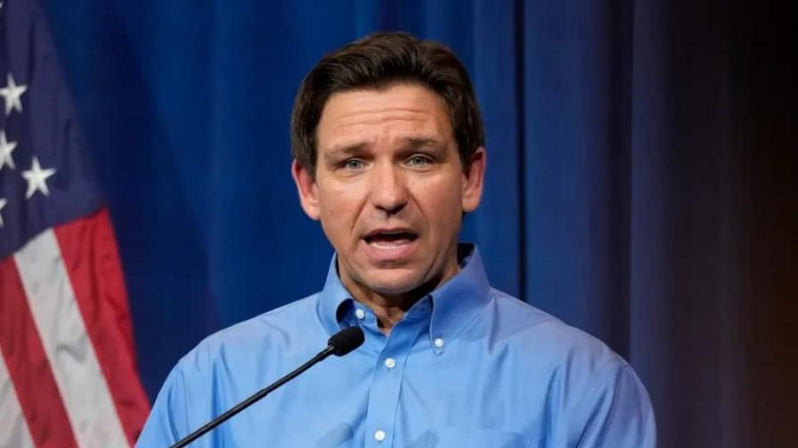DeSantis en Iowa, una gira con señas de campaña presidencial DeSantis en Iowa, una gira con señas de campaña presidencial
