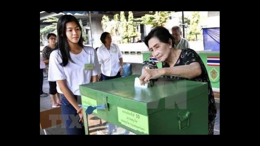 Abren los colegios electorales para las elecciones generales en Tailandia