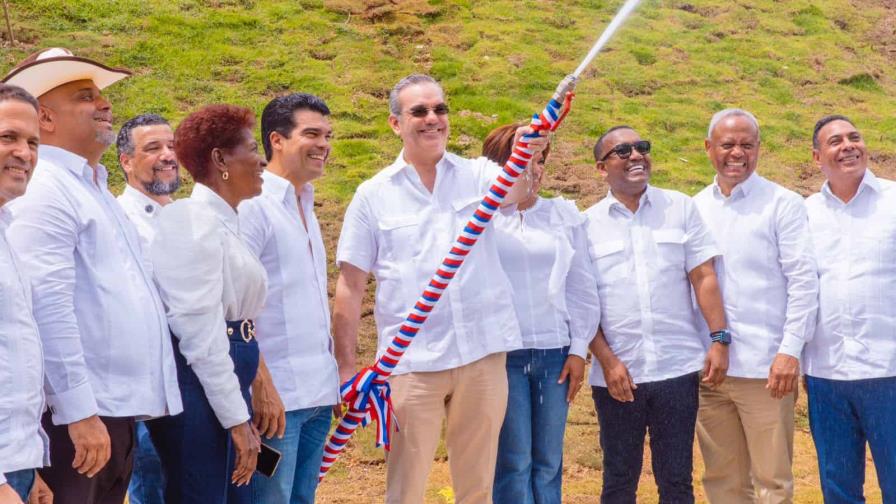 Abinader inaugura carretera, acueducto y un centro infantil en Monte Plata