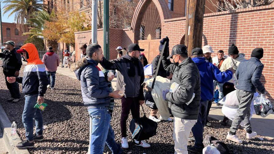 Masiva llegada de inmigrantes agota recursos y presupuesto de ayuda en Denver