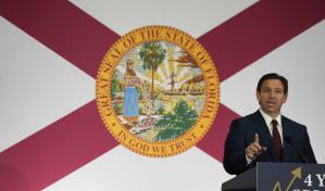 El gobernador de Florida promulga ley contra los programas inclusivos en universidades