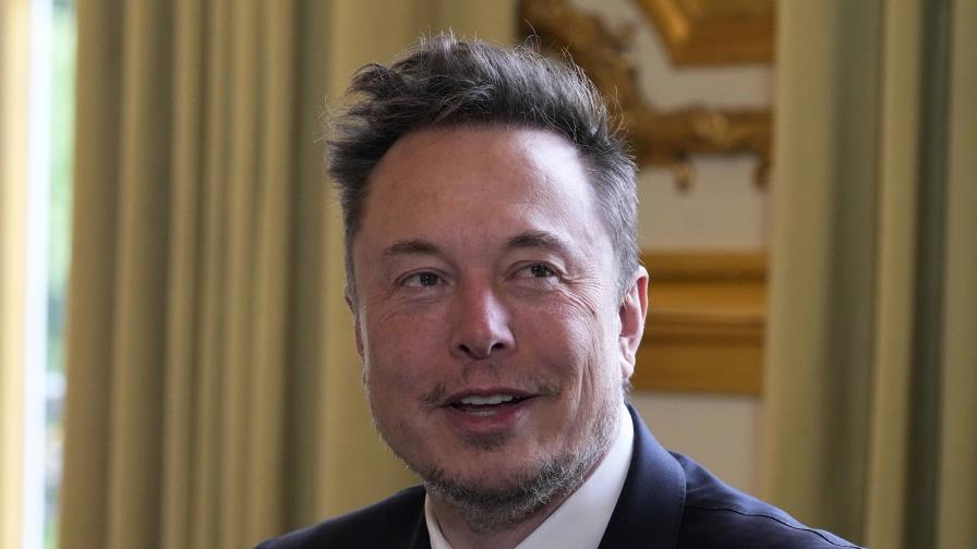 Elon Musk debe cumplir acuerdo con reguladores sobre tuits