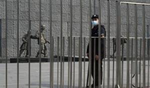 China condena a prisión perpetua a estadounidense por espionaje