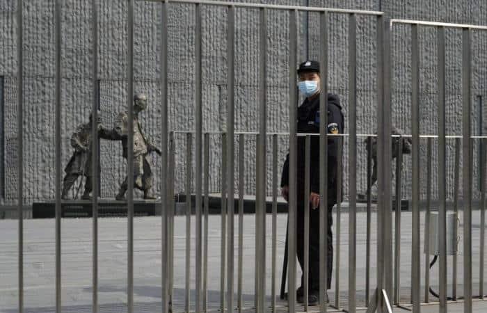 China condena a prisión perpetua a estadounidense por espionaje
