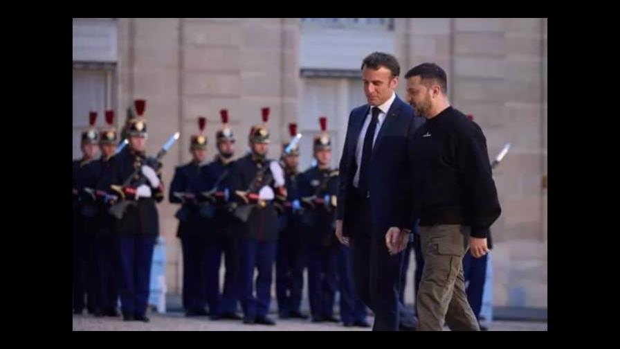 Macron anuncia que Francia entregará vehículos blindados y tanques ligeros a Ucrania