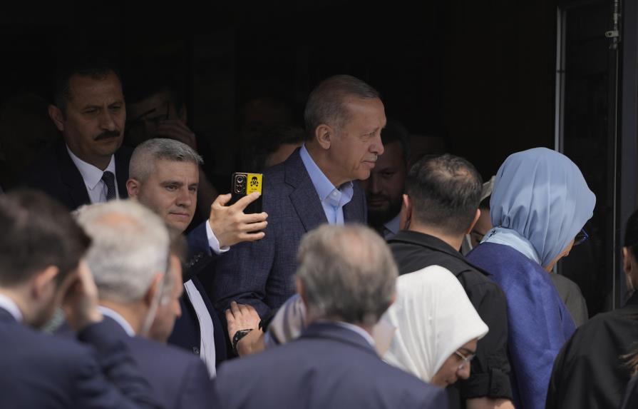 Erdogan resiste la presión y aspirará a la reelección en segunda vuelta de presidenciales
