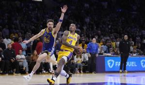 Regalo de Curry a Lonnie Walker tras el juego 4 de la semifinal de la NBA