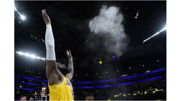 James desafía el paso del tiempo con una excelsa 20ma temporada en la NBA
