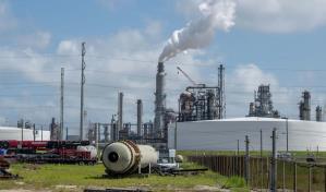 Un muerto por un incendio en una refiner&iacute;a en Texas