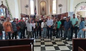 Moradores de El Narajal ocupan iglesia en Ocoa en demanda de que terminen carretera