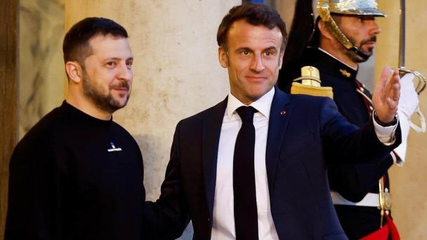Zelenski deja París con la promesa de vehículos blindados y tanques ligeros franceses
