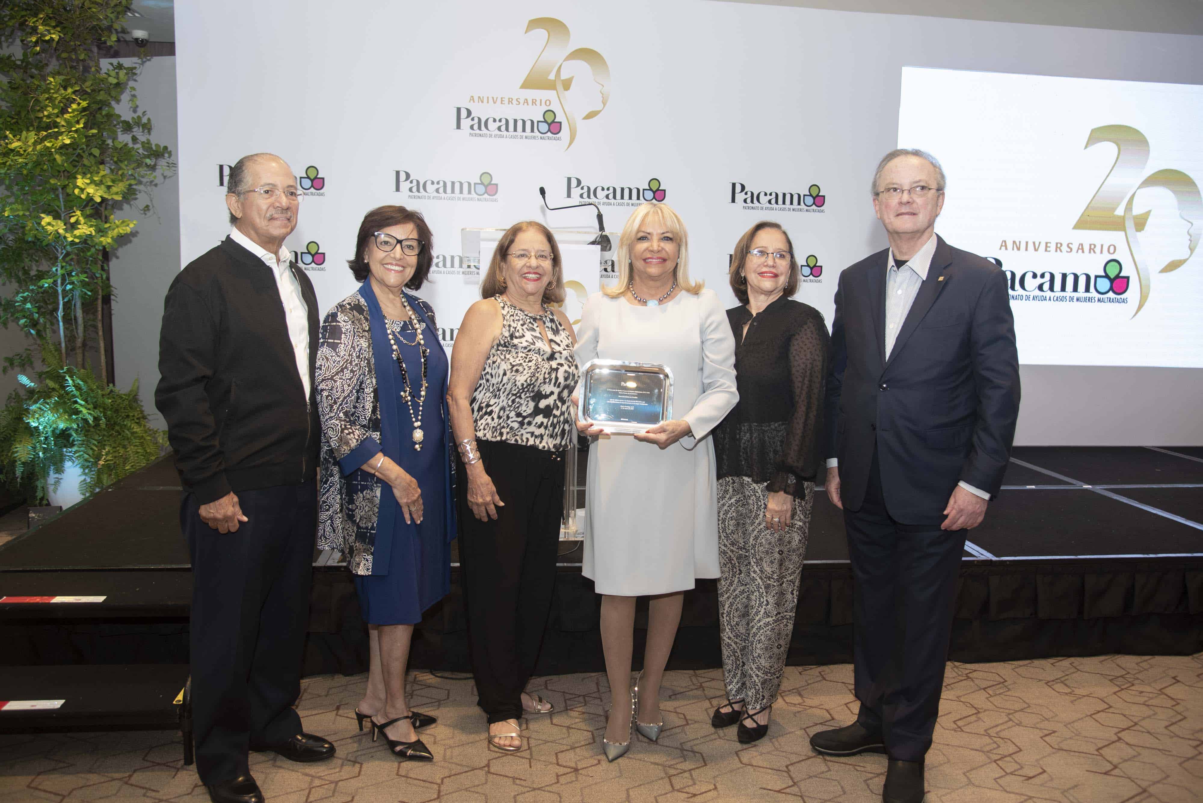 José Alcántara Almánzar, Olga Hernández,&nbsp; Ida Hernández, Rosa Hernández de Grullón, Marisol Hernández Caamaño y Manuel Grullón.