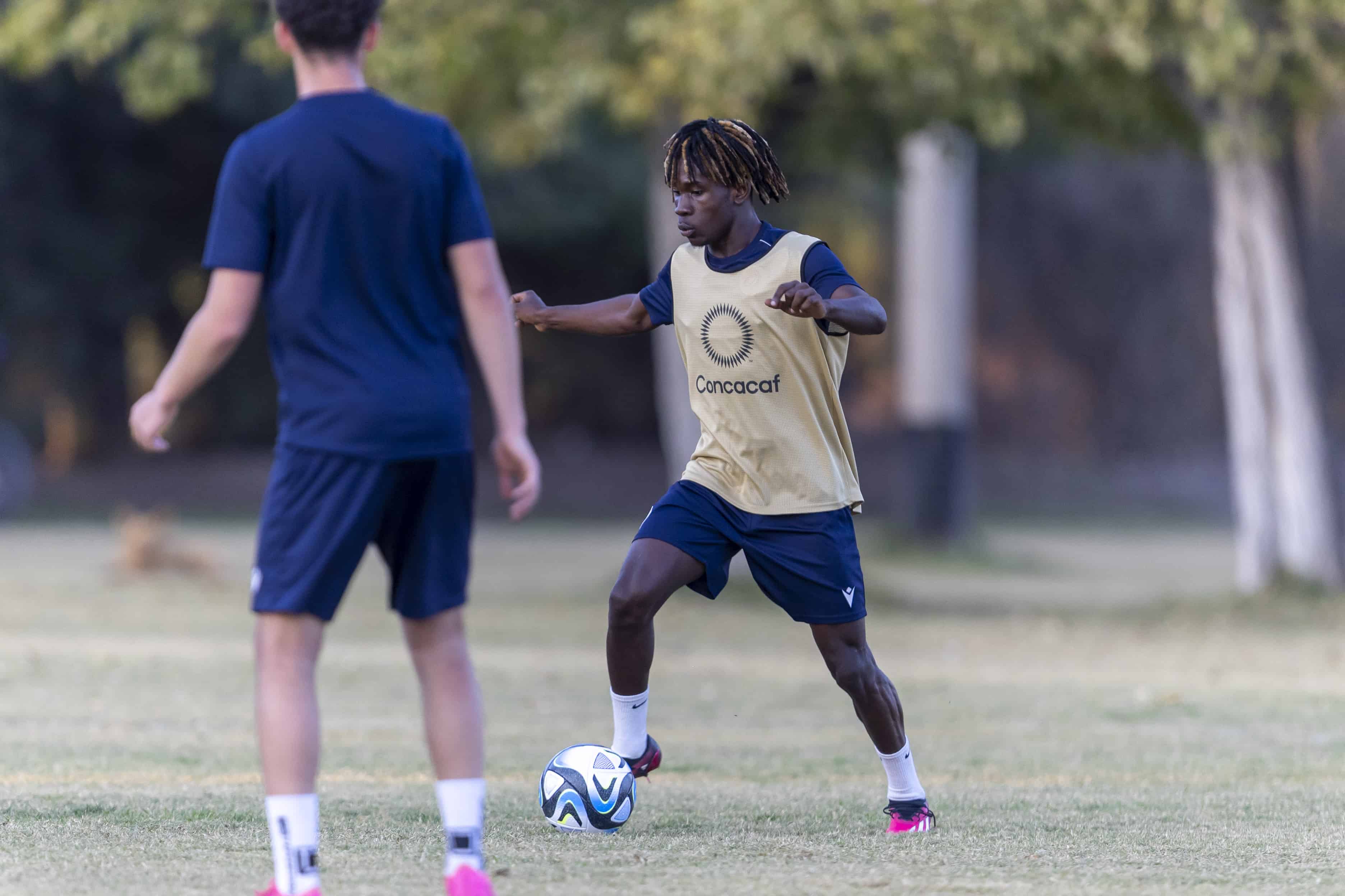 Jason Jospeh durante el entrenamiento de la Selección Sub-20 en el Campus de La Cofradía.