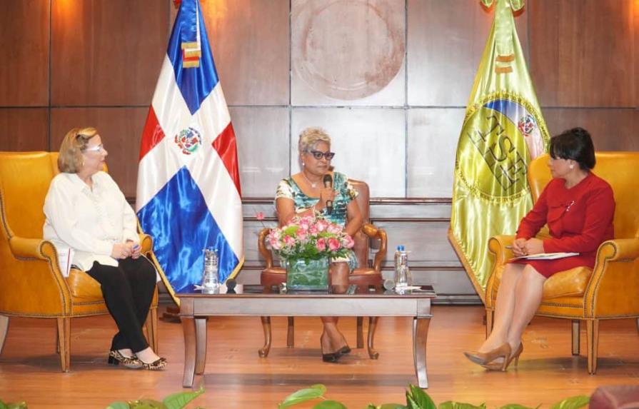 Excandidatas a la vicepresidencia relatan sus experiencias en la política dominicana