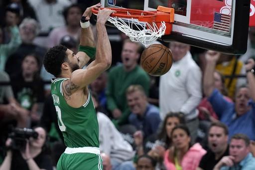 Heat y Celtics fraguan batalla en las finales de conferencia