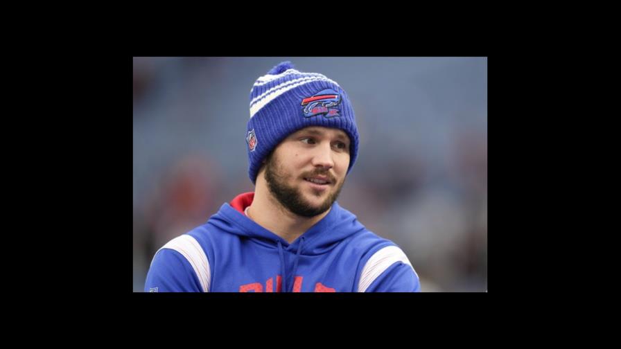 Quarterbacks de los Bills participan en práctica de bateo con Azulejos