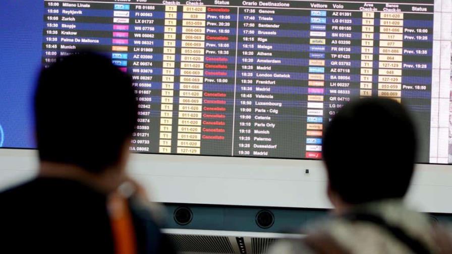 Una huelga de empleados en aeropuertos italianos obliga a cancelar cientos de vuelos