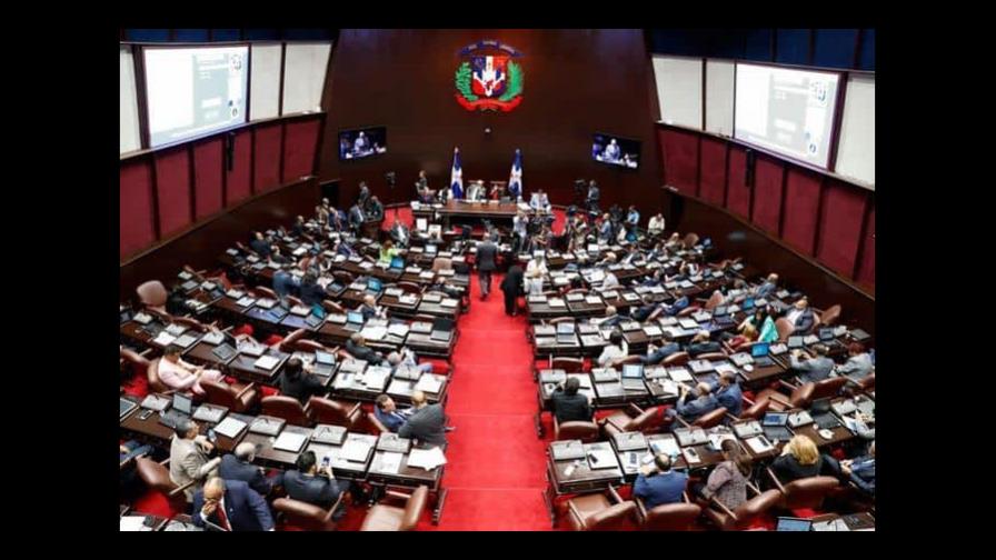 Comisión de diputados aprueba informe del Código Penal sin las tres causales del aborto