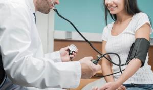 Tengo la presión alta, ¿cómo debería comer?