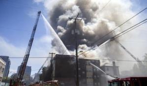 Rescatan a más de una docena de personas de incendio en Portland