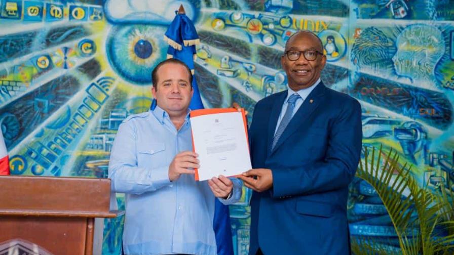 Paliza entrega RD$148 millones para dos niveles de edificios de la UASD Paliza entrega RD$148 millones para dos niveles de edificios de la UASD