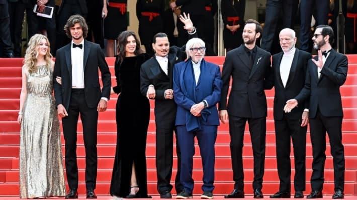 En el Festival de Cannes, las estrellas de cine iluminan la alfombra roja