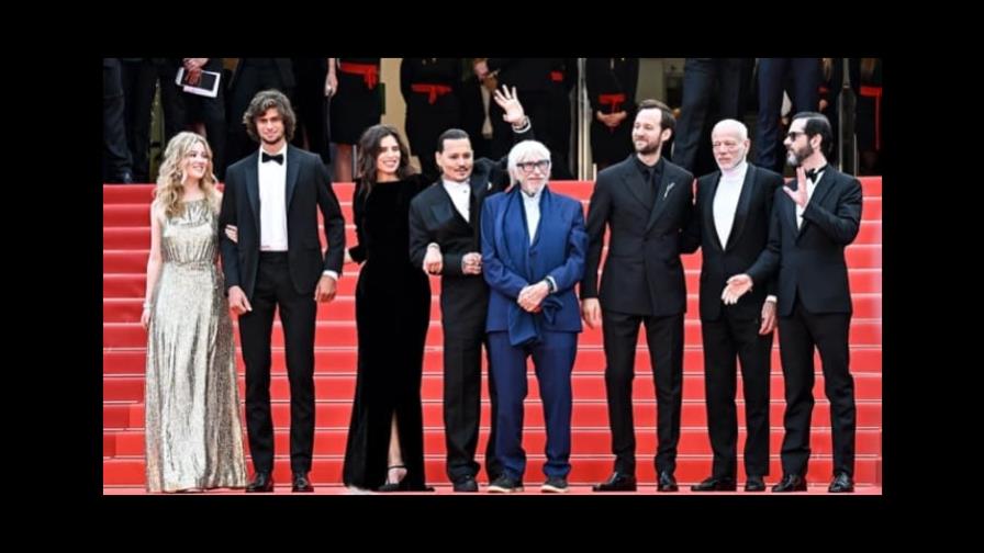 En el Festival de Cannes, las estrellas de cine iluminan la alfombra roja