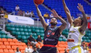 Leones vencen a Metros en el Oscar Gobaira