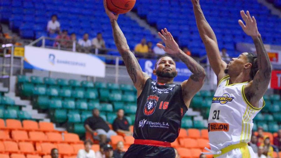 Leones vencen a Metros en el Oscar Gobaira Leones vencen a Metros en el Oscar Gobaira