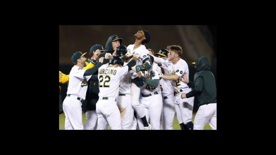 Dominicano Esteury Ruiz decide triunfo de Atléticos en el inning 12