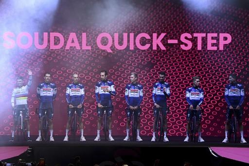 Cuatro compañeros de Evenepoel dejan el Giro por COVID-19