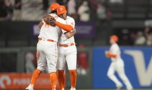 Elevado de rutina de Bart se convierte en doble; Gigantes vencen a Filis