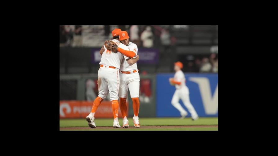 Elevado de rutina de Bart se convierte en doble; Gigantes vencen a Filis Elevado de rutina de Bart se convierte en doble; Gigantes vencen a Filis