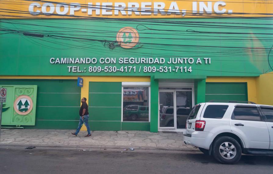 Asociados a Coop-Herrera denuncian incumplimiento de contrato para retirar ahorros