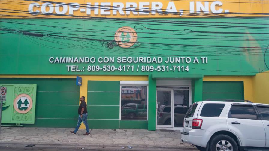 Asociados a Coop-Herrera denuncian incumplimiento de contrato para retirar ahorros