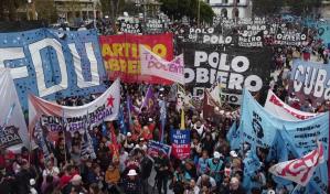 Miles marchan por trabajo, salarios y contra la pobreza en Argentina