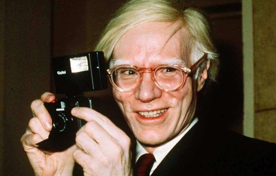 Andy Warhol infringió los derechos de autor de un fotógrafo cuando creó una serie de serigrafías de Prince