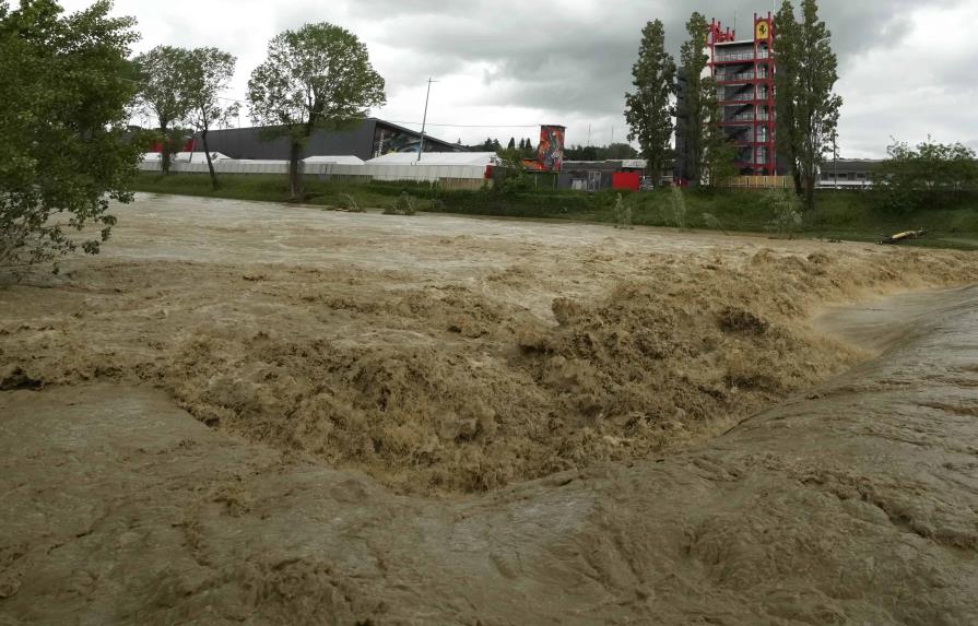 Pilotos de F1 de Vries y Tsunoda escapan de las mortíferas inundaciones en el norte de Italia
