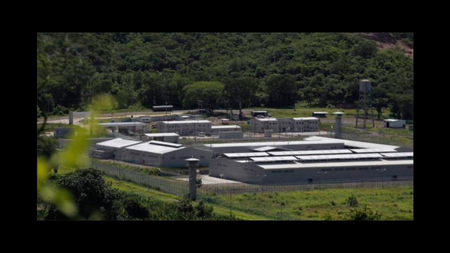 Un muerto y dos heridos en un enfrentamiento en cárcel de máxima seguridad en Honduras