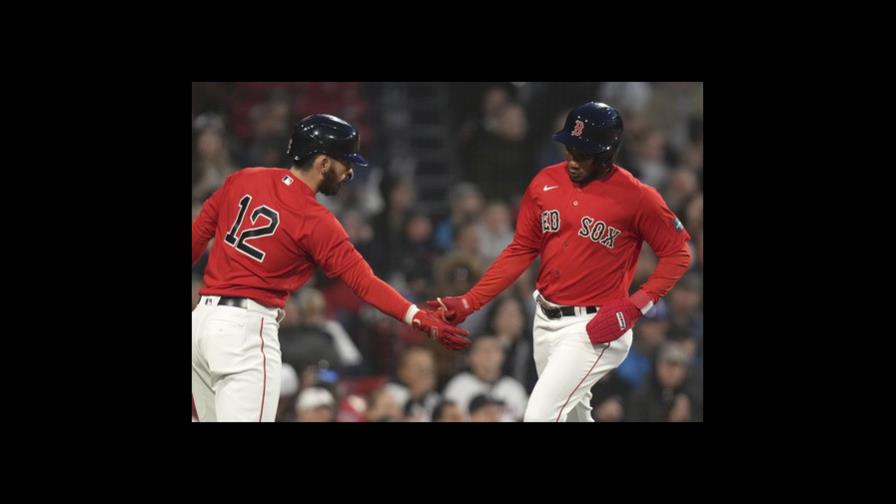 Dominicano Pablo Reyes produce cuatro en victoria de Medias Rojas sobre Marineros