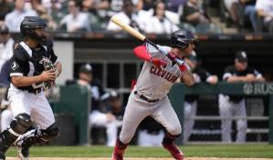 Gallagher conecta hit clave; Guardianes triunfan ante Medias Blancas