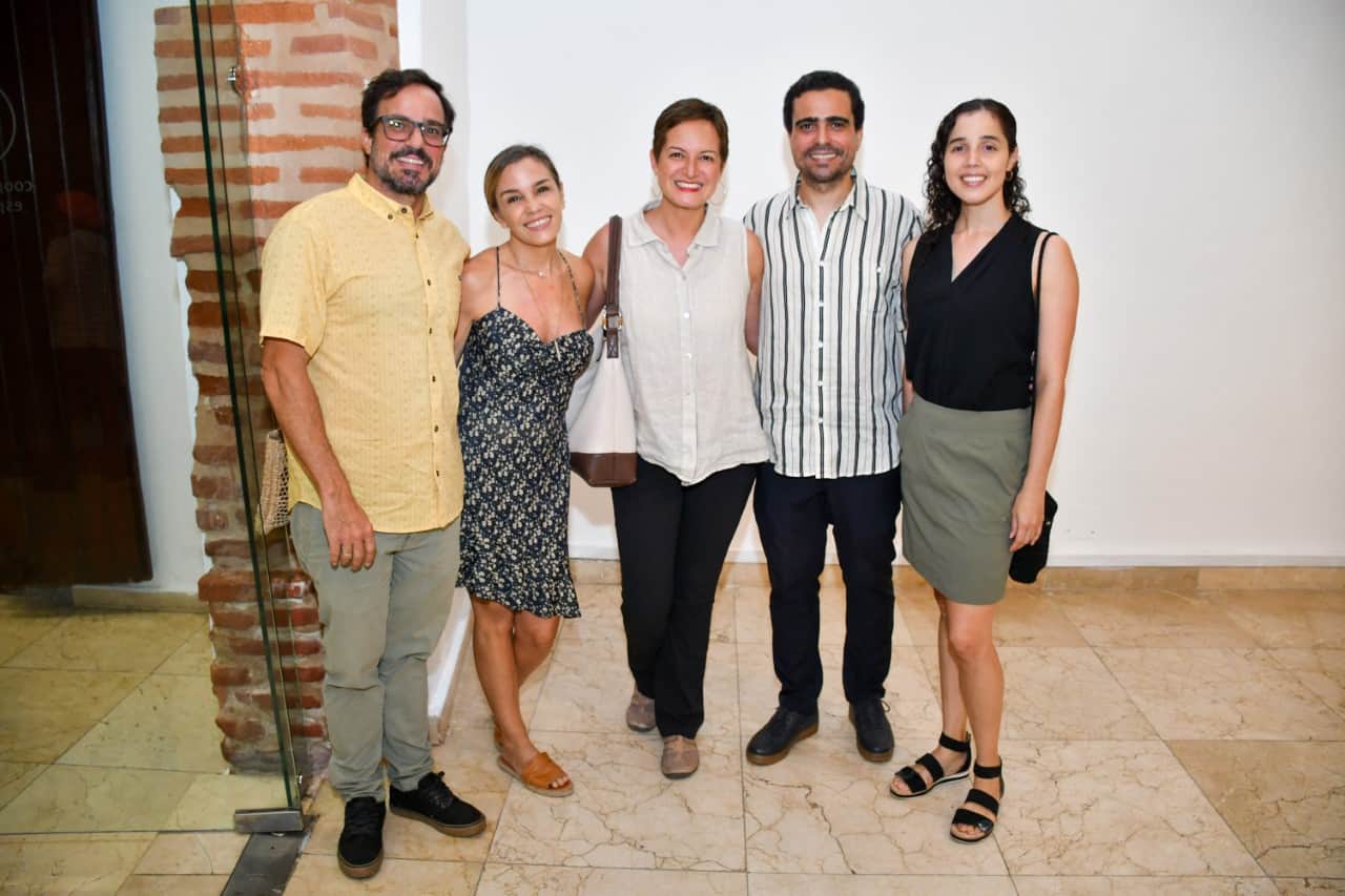 Ignacio Martinez , Susan Kichen, Dayana Lora, Fernando Santos y Claudia Pen~a.