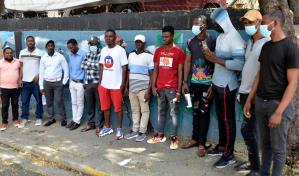 Haitianos denuncian fueron estafados por agencia en Santiago que promovía “la vuelta a México”